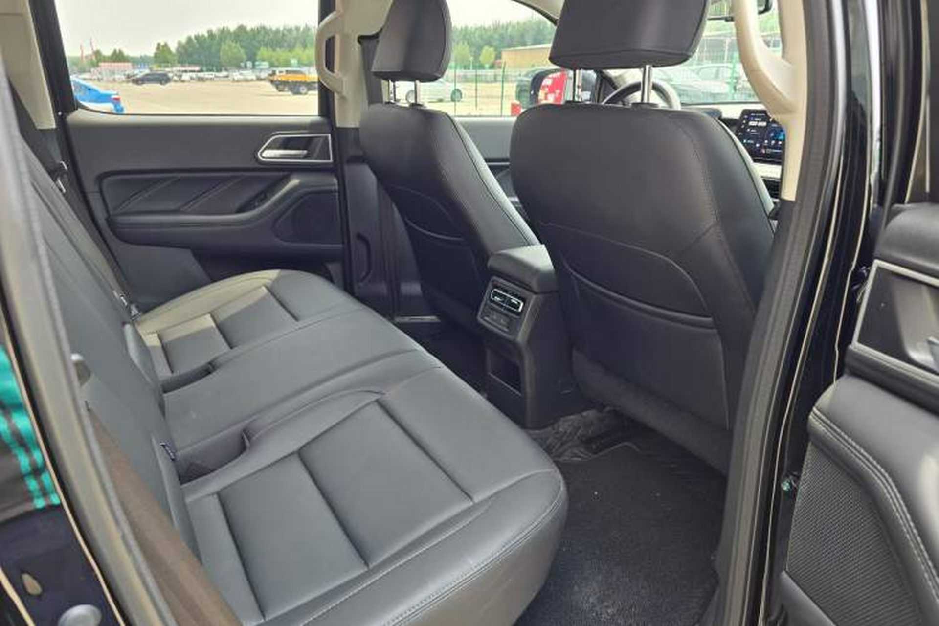 Used Great Wall Poer 2023 2.0T Passenger Version Automatic Diesel Two-Wheel Drive Comfort Trim – GW4D20M Interior 5