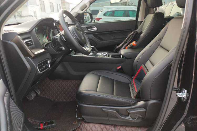 Used Great Wall Poer 2023 2.0T Commercial Version Automatic Diesel Two-Wheel Drive Elite Trim with Long Bed – GW4D20M Left Front Seat