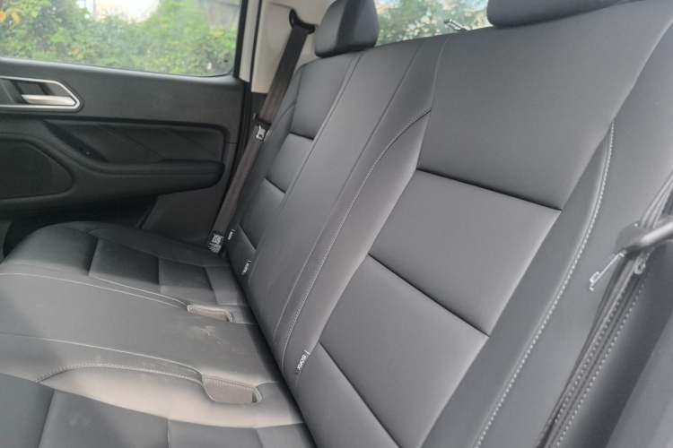 Used Great Wall Poer 2023 2.0T Commercial Version Automatic Diesel 4x4 Long Bed Business-Grade Model Left Rear Seat