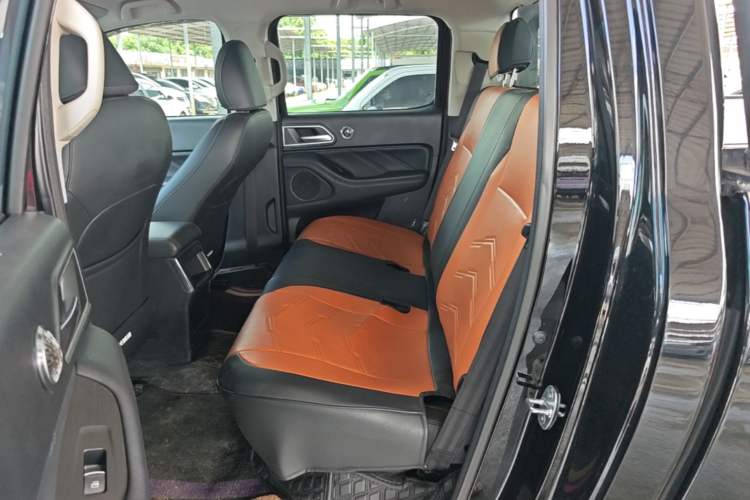 Used Great Wall Poer 2023 2.0T Commercial Version Automatic Diesel Two-Wheel Drive Elite Trim with Long Bed – GW4D20M Left Rear Seat