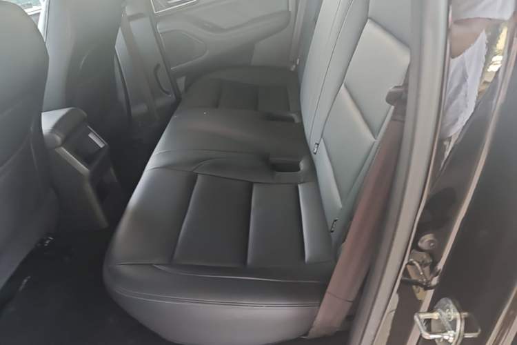 Used Great Wall Poer 2023 2.0T Commercial Version Automatic Diesel 4x4 Elite Long-Box GW4D20M Left Rear Seat