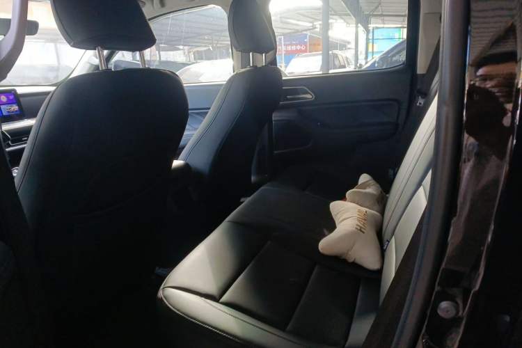 Used Great Wall Poer 2023 2.0T Commercial Version Automatic Diesel 4x4 Elite Long-Box GW4D20M Left Rear Seat