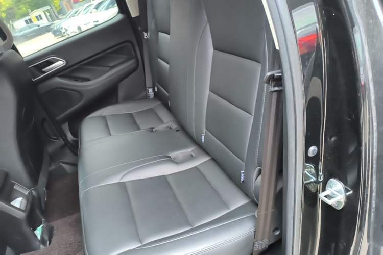 Used Great Wall Poer 2023 2.0T Commercial Version Automatic Diesel Two-Wheel Drive Elite Standard Box GW4D20M Left Rear Seat