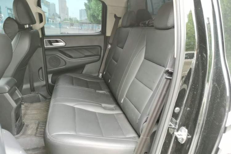 Used Great Wall Poer 2023 2.0T Commercial Version Automatic Gasoline Two-Wheel Drive Elite Trim with Long Bed – GW4C20B Left Rear Seat