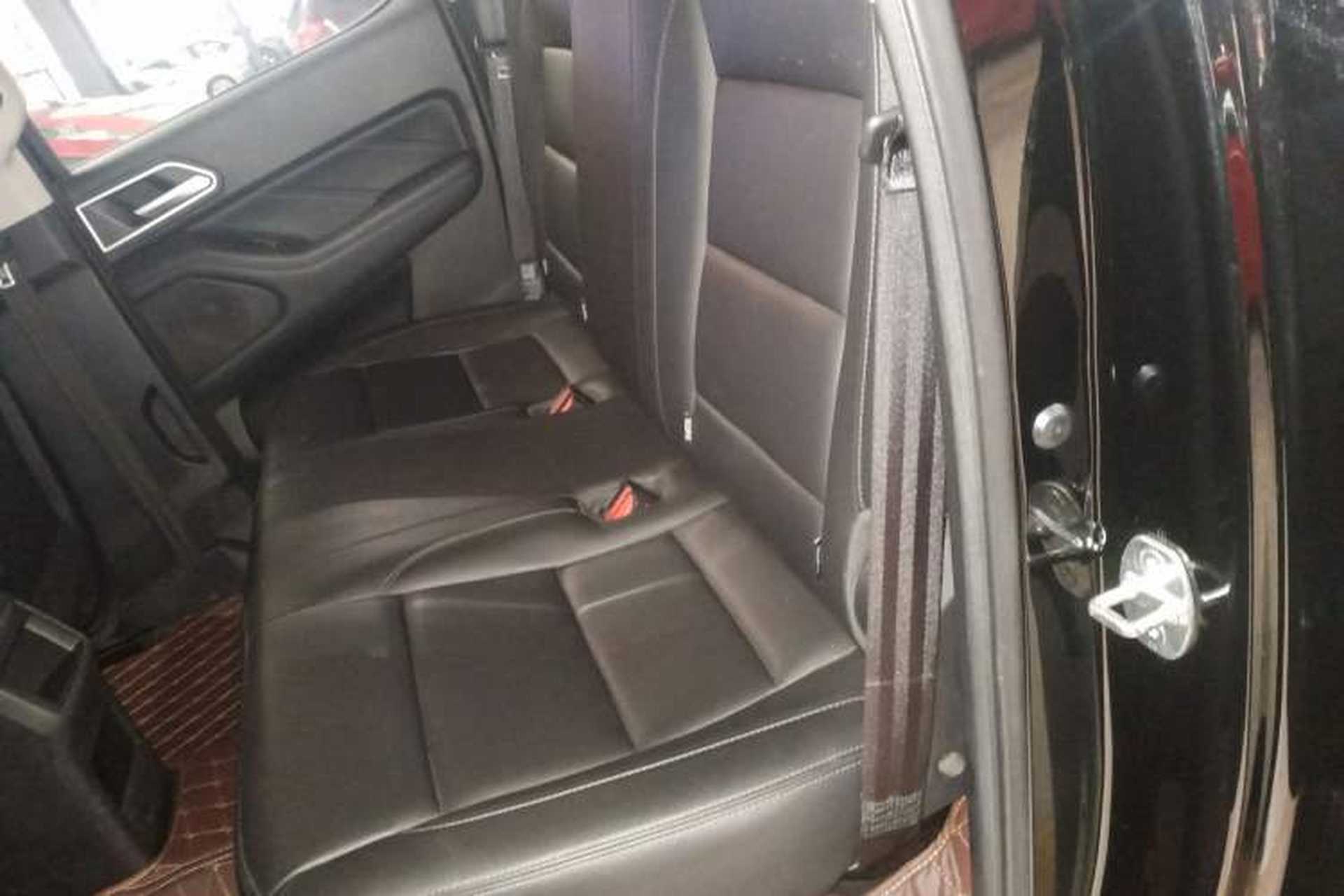 Used Great Wall Poer 2023 2.0T Commercial Version Automatic Diesel Two-Wheel Drive Elite Trim with Long Bed – GW4D20M Left Rear Seat