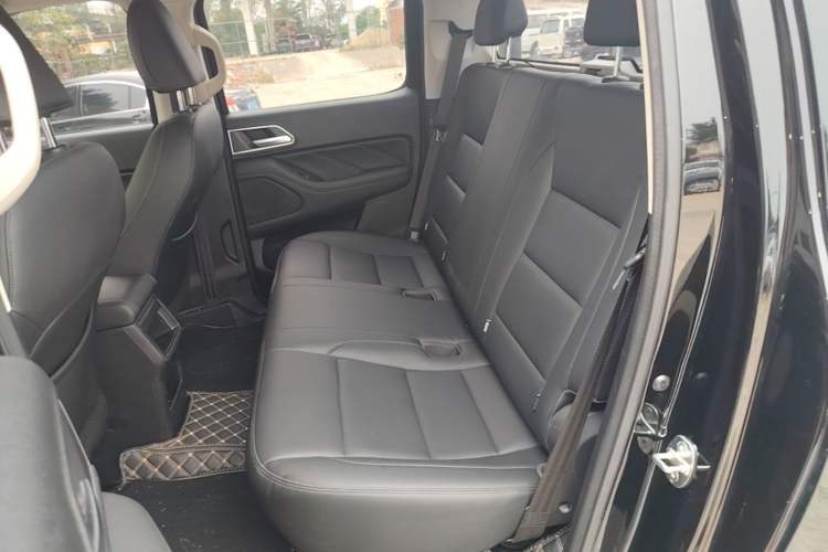 Used Great Wall Poer 2023 2.0T Commercial Version Automatic Gasoline Two-Wheel Drive Elite Trim with Long Bed – GW4C20B Left Rear Seat