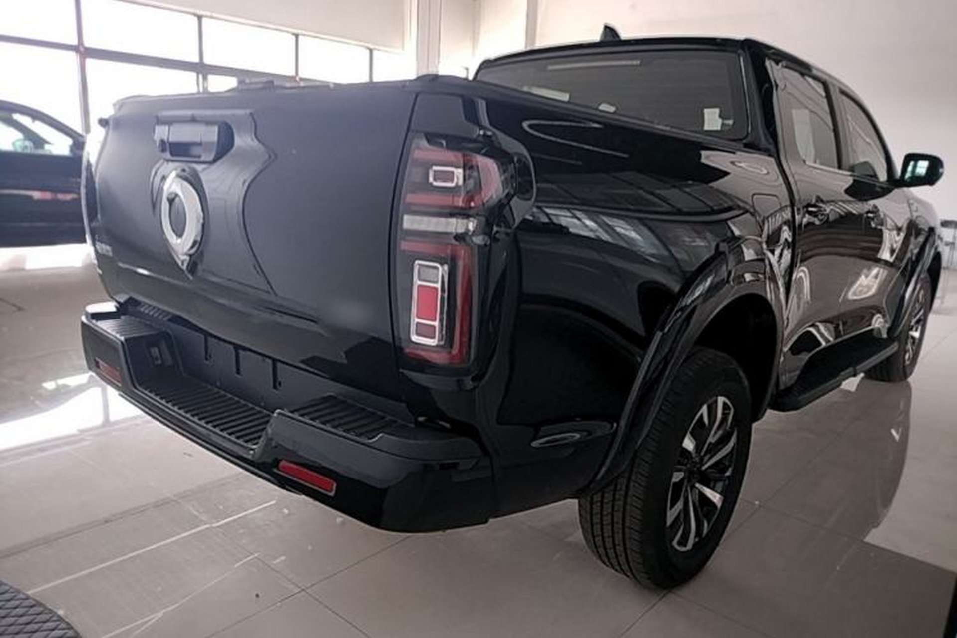 Used Great Wall Poer 2023 2.0T Passenger Version Automatic Diesel Two-Wheel Drive Comfort Trim – GW4D20M Rear Right 45 Deg