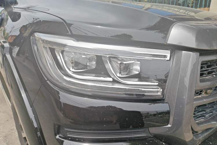Used Great Wall Poer 2023 2.0T Passenger Version Automatic Gasoline Four-Wheel Drive Comfort Trim – GW4C20B Right Front Headlight