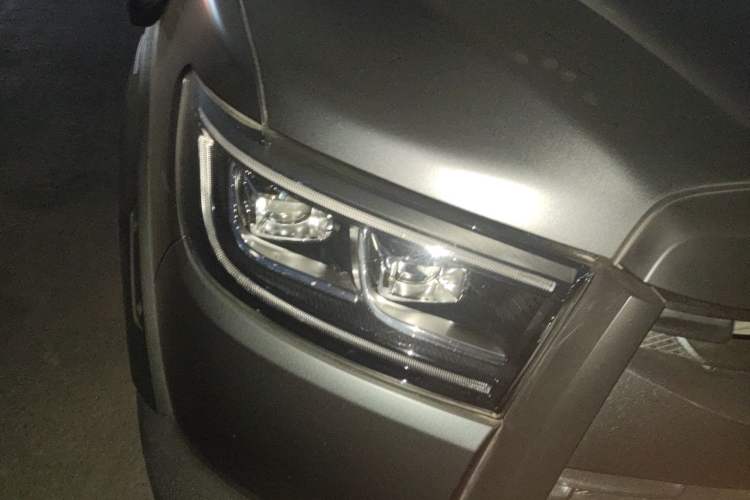 Used Great Wall Poer 2023 2.0T Commercial Version Automatic Gasoline Two-Wheel Drive Elite Trim Standard Box GW4C20B Right Front Headlight