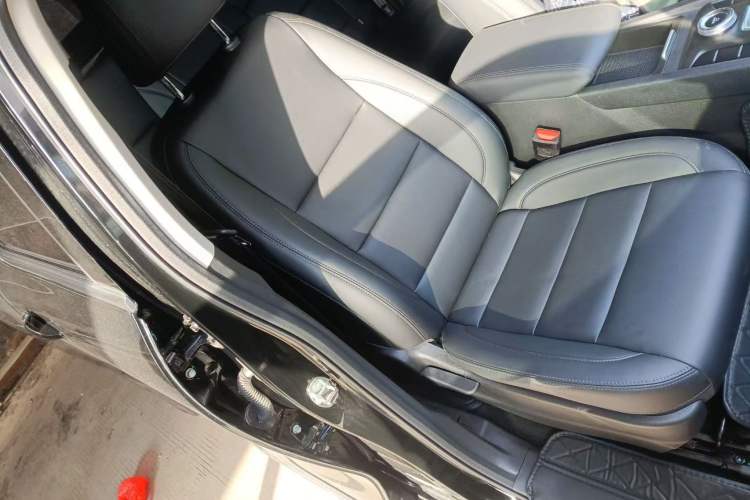 Used Great Wall Poer 2023 2.0T Commercial Version Automatic Diesel 4x4 Elite Long-Box GW4D20M Right Front Seat