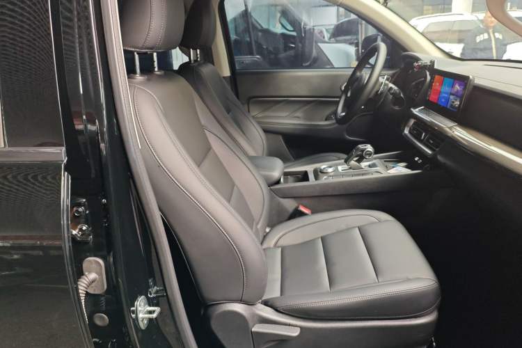 Used Great Wall Poer 2023 2.0T Commercial Version Automatic Diesel 4x4 Elite Long-Box GW4D20M Right Front Seat