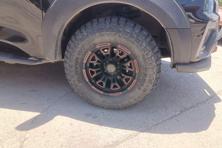 Used Great Wall Poer 2023 2.0T Commercial Version Automatic Diesel 4x4 Long Bed Business-Grade Model Right Front Wheel Hub