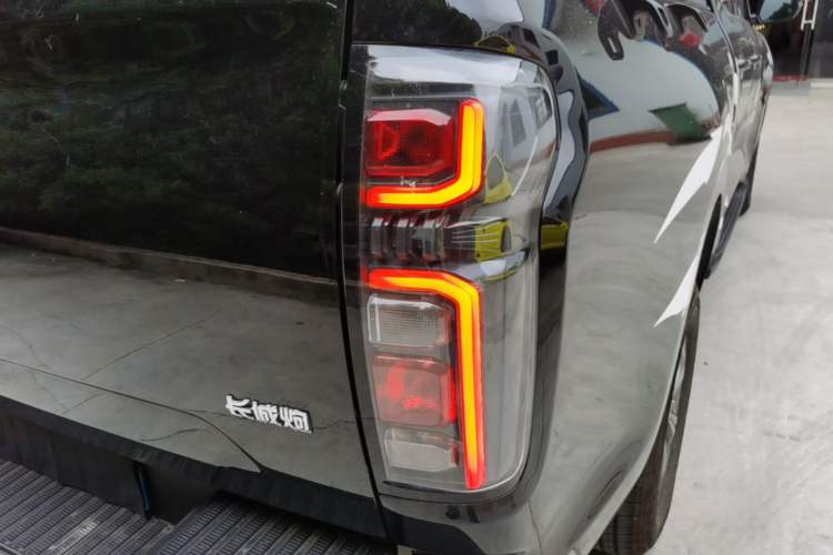 Used Great Wall Poer 2023 2.0T Commercial Version Automatic Gasoline Two-Wheel Drive Elite Trim with Long Bed – GW4C20B Right Rear Taillight