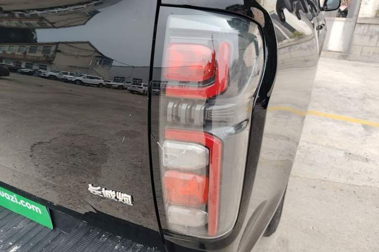 Used Great Wall Poer 2023 2.0T Commercial Version Automatic Gasoline Two-Wheel Drive Elite Trim with Long Bed – GW4C20B Right Rear Taillight