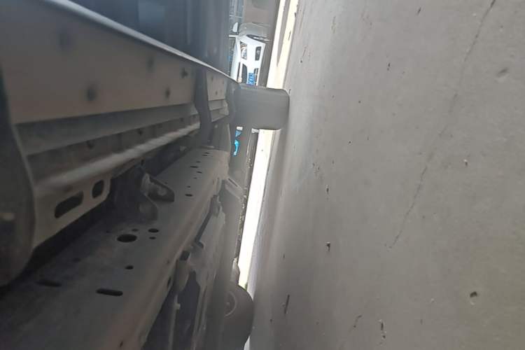 Used Great Wall Poer 2023 2.0T Commercial Version Automatic Diesel 4x4 Elite Long-Box GW4D20M Right Side Sill