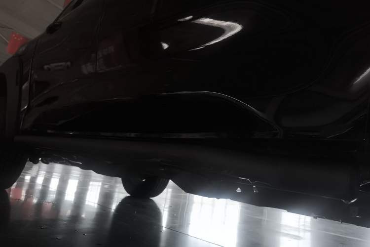Used Great Wall Poer 2023 2.0T Off-Road Edition Automatic Gasoline Four-Wheel Drive – High-End Version Right Side Sill