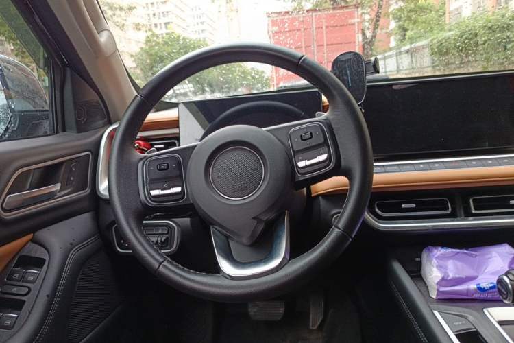 Used Great Wall Poer 2023 2.0T Passenger Version Automatic Gasoline 4x4 Sporty GW4C20B Steering Wheel
