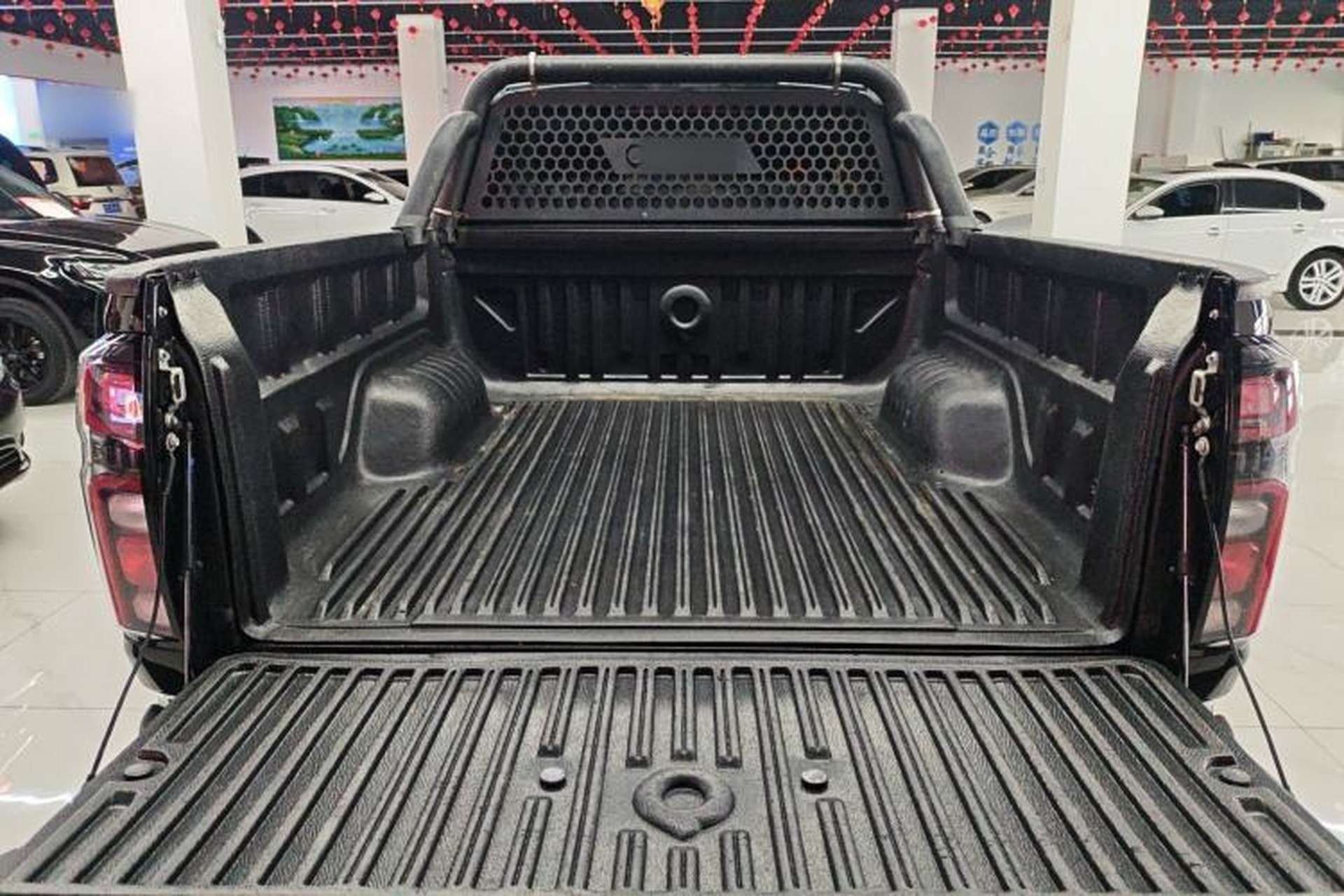 Used Great Wall Poer 2023 2.0T Commercial Version Automatic Diesel Two-Wheel Drive Elite Trim with Long Bed – GW4D20M Trunk