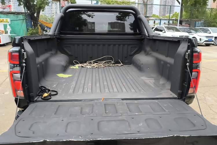 Used Great Wall Poer 2023 2.0T Commercial Version Automatic Diesel Two-Wheel Drive Elite Standard Box GW4D20M Trunk