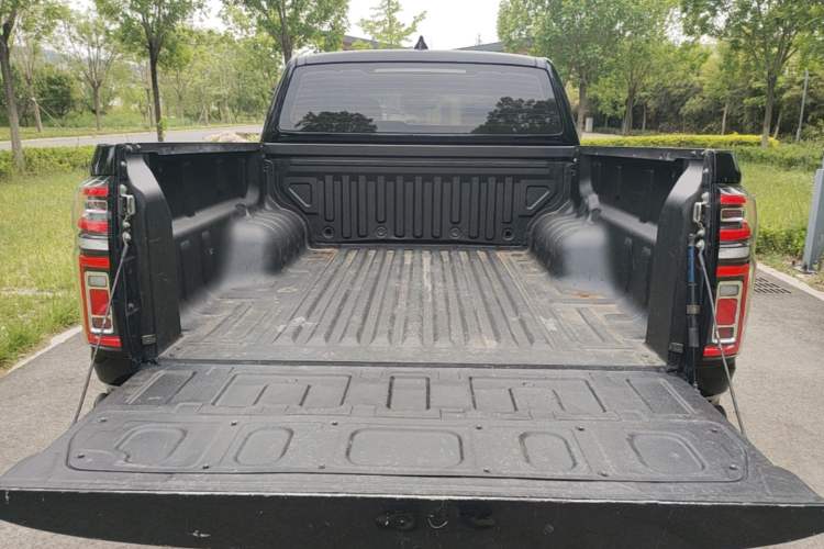 Used Great Wall Poer 2023 2.0T Passenger Version Automatic Diesel 4x4 Comfort Trim – GW4D20M Trunk