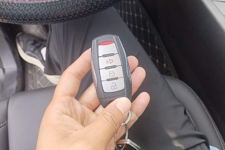 Used Great Wall Poer 2023 2.0T Commercial Version Automatic Diesel Two-Wheel Drive Elite Trim with Long Bed – GW4D20M Vehicle Key