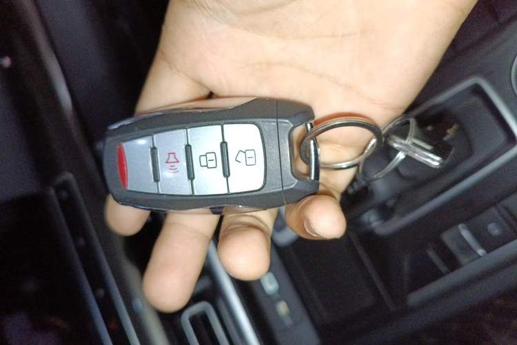 Used Great Wall Poer 2023 2.0T Commercial Version Automatic Diesel Two-Wheel Drive Elite Trim with Long Bed – GW4D20M Vehicle Key