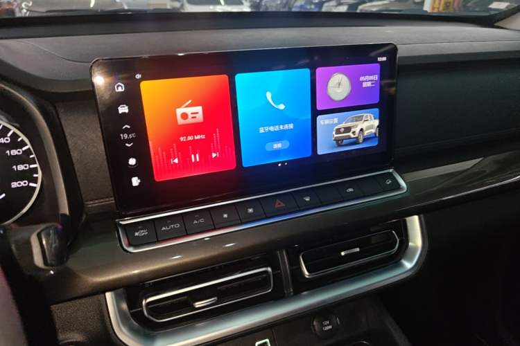 Used Great Wall Poer 2023 2.0T Commercial Version Automatic Diesel Two-Wheel Drive Elite Trim with Long Bed – GW4D20M Audio And AC Panel