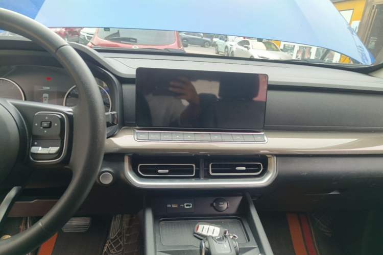 Used Great Wall Poer 2023 2.0T Commercial Version Automatic Diesel 4x4 Elite Long-Box GW4D20M Audio And AC Panel