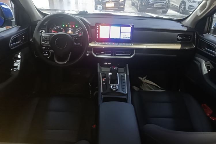 Used Great Wall Poer 2023 2.0T Commercial Version Automatic Diesel Two-Wheel Drive Elite Trim with Long Bed – GW4D20M Center Console