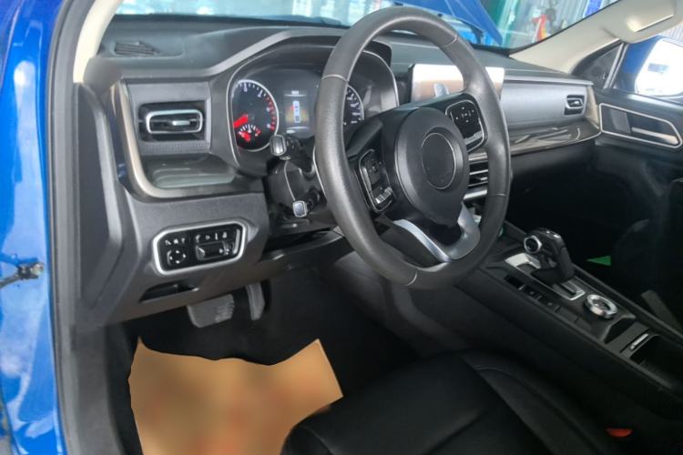 Used Great Wall Poer 2023 2.0T Commercial Version Automatic Diesel Two-Wheel Drive Elite Trim with Long Bed – GW4D20M Center Console