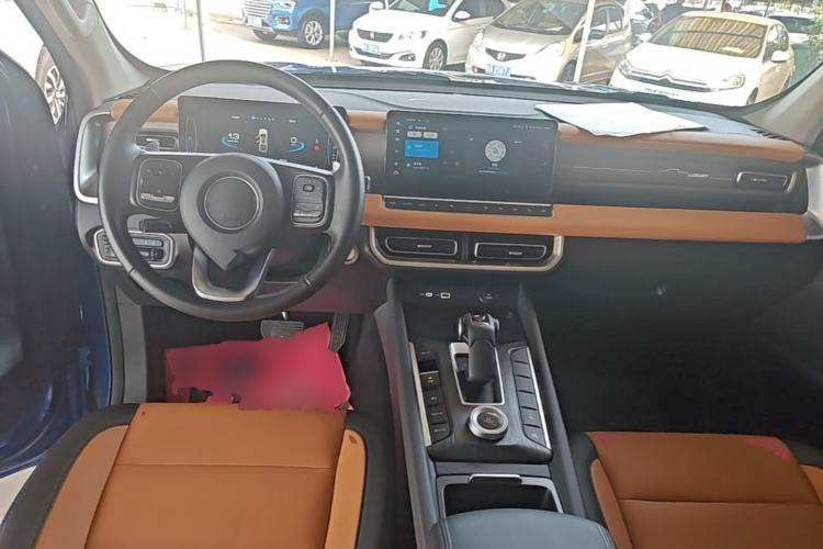 Used Great Wall Poer 2023 2.0T Passenger Version Automatic Gasoline 4x4 Sporty GW4C20B Center Console