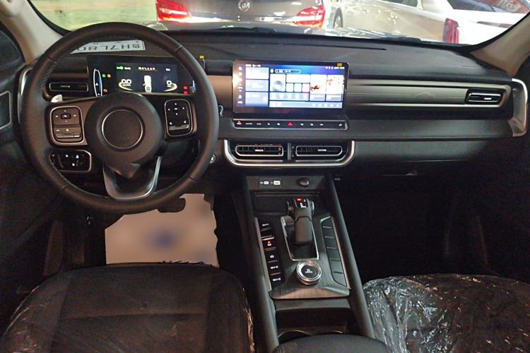 Used Great Wall Poer 2023 2.0T Passenger Version Automatic Diesel Two-Wheel Drive Comfort Trim – GW4D20M Center Console