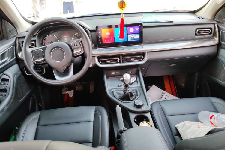 Used Great Wall Poer 2023 2.0T Commercial Version Manual Diesel 4x4 Elite Long-Box GW4D20M Center Console