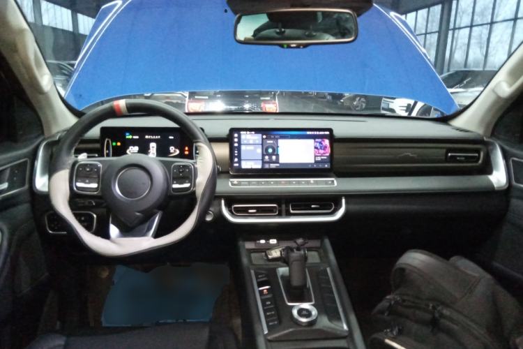 Used Great Wall Poer 2023 2.0T Passenger Version Automatic Diesel Two-Wheel Drive Comfort Trim – GW4D20M Center Console