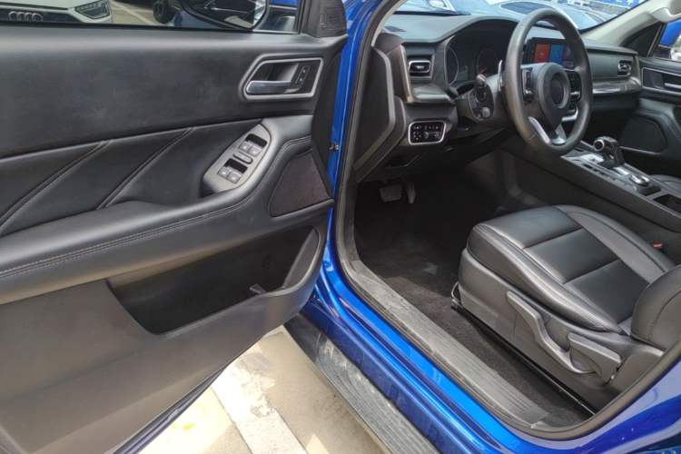 Used Great Wall Poer 2023 2.0T Commercial Version Automatic Diesel Two-Wheel Drive Elite Trim with Long Bed – GW4D20M Driver Seat