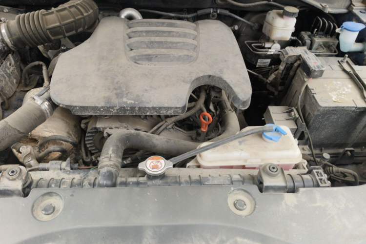Used Great Wall Poer 2023 2.0T Commercial Version Automatic Diesel 4x4 Elite Long-Box GW4D20M Engine Bay