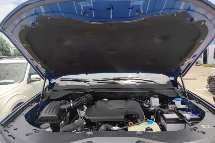 Used Great Wall Poer 2023 2.0T Commercial Version Automatic Diesel Two-Wheel Drive Elite Trim with Long Bed – GW4D20M Engine Bay