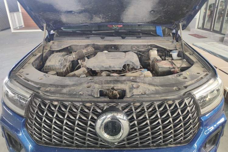 Used Great Wall Poer 2023 2.0T Commercial Version Automatic Diesel 4x4 Elite Long-Box GW4D20M Engine Bay