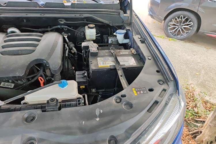Used Great Wall Poer 2023 2.0T Commercial Version Automatic Diesel Two-Wheel Drive Elite Trim with Long Bed – GW4D20M Engine Bay Left