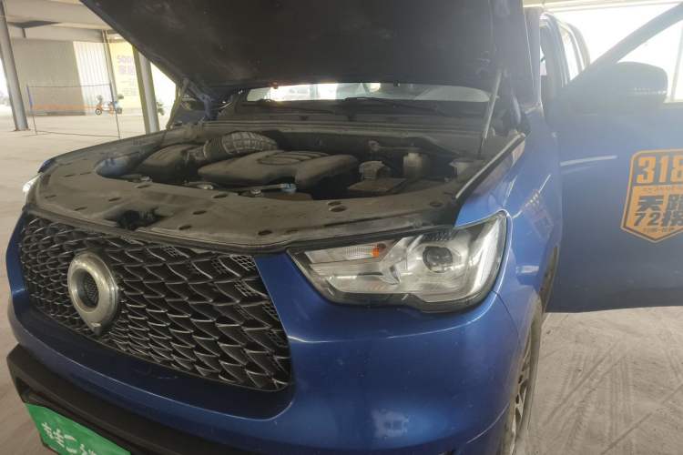 Used Great Wall Poer 2023 2.0T Commercial Version Automatic Diesel 4x4 Elite Long-Box GW4D20M Engine Bay Left
