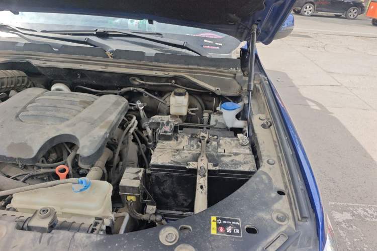 Used Great Wall Poer 2023 2.0T Commercial Version Automatic Diesel 4x4 Elite Long-Box GW4D20M Engine Bay Left