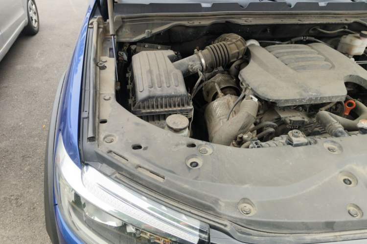 Used Great Wall Poer 2023 2.0T Commercial Version Automatic Diesel 4x4 Elite Long-Box GW4D20M Engine Bay Right