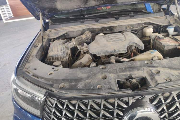 Used Great Wall Poer 2023 2.0T Commercial Version Automatic Diesel 4x4 Elite Long-Box GW4D20M Engine Bay Right