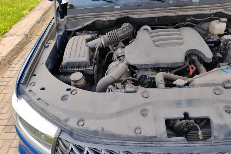 Used Great Wall Poer 2023 2.0T Commercial Version Manual Diesel 4x4 Elite Long-Box GW4D20M Engine Bay Right
