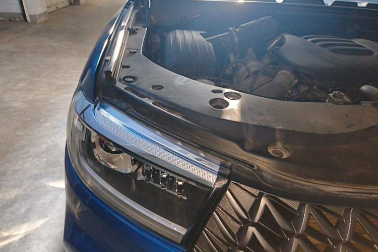 Used Great Wall Poer 2023 2.0T Commercial Version Automatic Diesel 4x4 Elite Long-Box GW4D20M Engine Bay Right