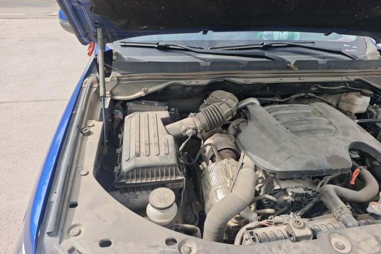 Used Great Wall Poer 2023 2.0T Commercial Version Automatic Diesel 4x4 Elite Long-Box GW4D20M Engine Bay Right