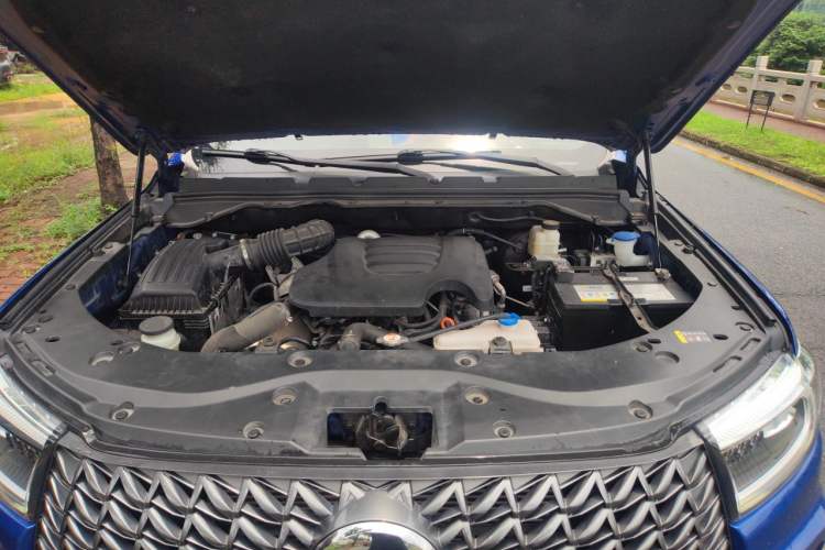 Used Great Wall Poer 2023 2.0T Commercial Version Automatic Diesel Two-Wheel Drive Elite Trim with Long Bed – GW4D20M Engine Bay