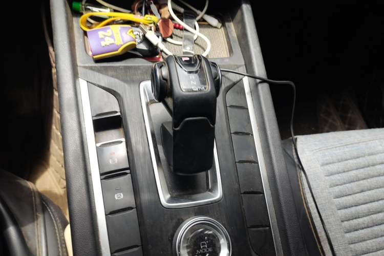 Used Great Wall Poer 2023 2.0T Commercial Version Automatic Diesel 4x4 Elite Long-Box GW4D20M Gear Lever