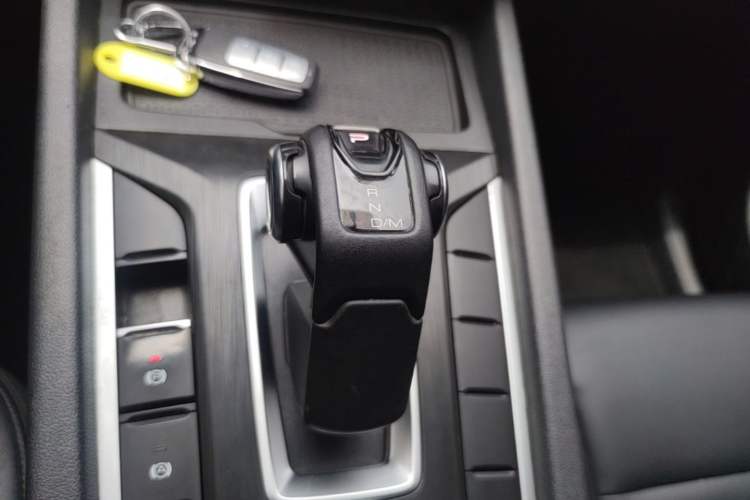 Used Great Wall Poer 2023 2.0T Commercial Version Automatic Diesel Two-Wheel Drive Elite Trim with Long Bed – GW4D20M Gear Lever