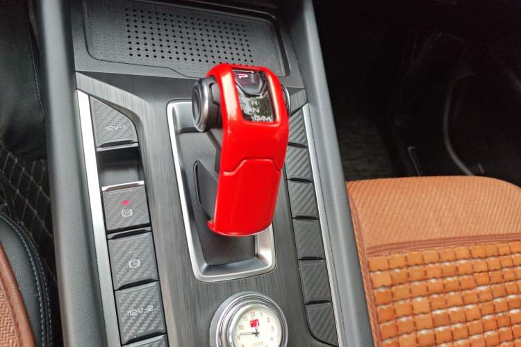 Used Great Wall Poer 2023 2.0T Passenger Version Automatic Diesel Two-Wheel Drive Comfort Trim – GW4D20M Gear Lever